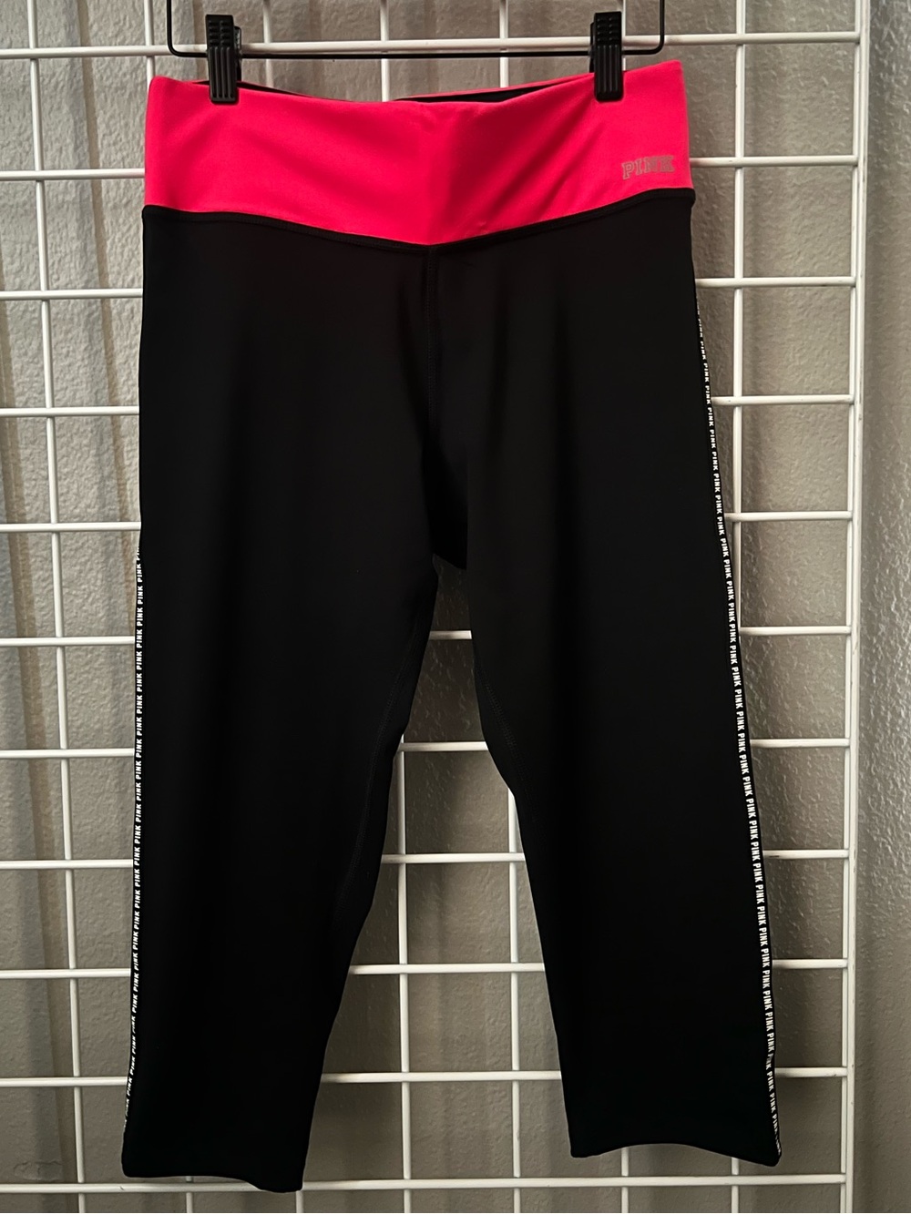PINK Victoria's Secret Ultimate Yoga Capri Leggings Black Hot Pink Medium